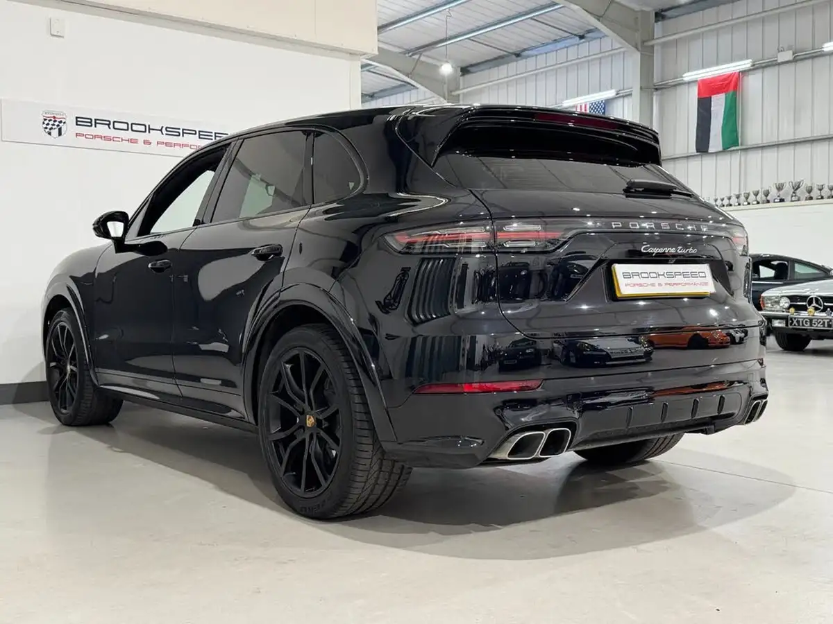 2022-porsche-cayenne-40-v8-turbo-station-wagon-big-2