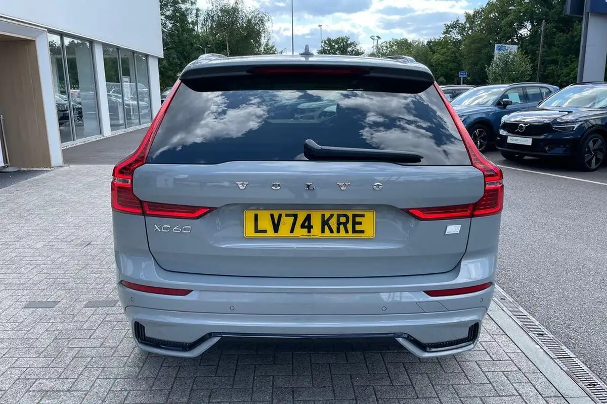 2024-volvo-xc60-20-t8-r-design-pro-big-7
