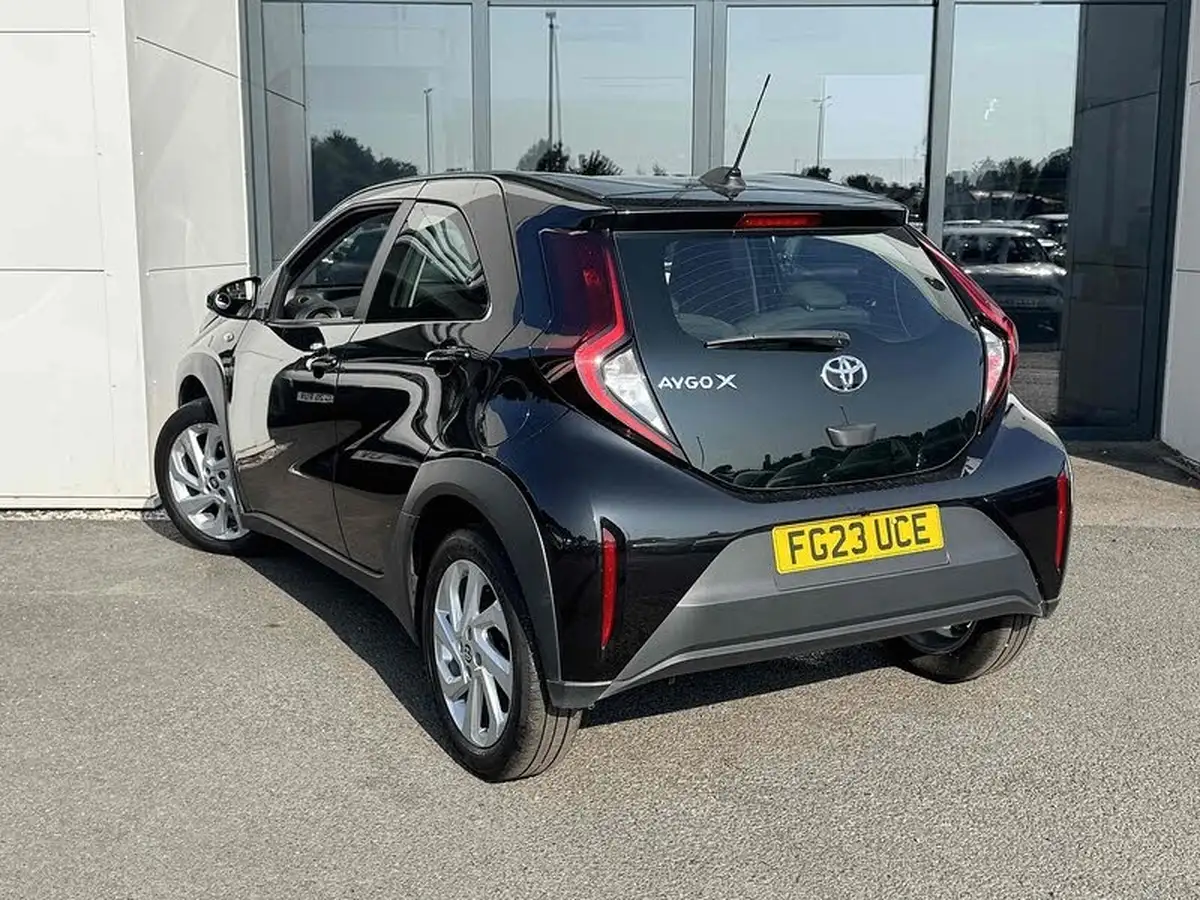 2023-toyota-aygo-x-10-vvt-i-pure-big-2