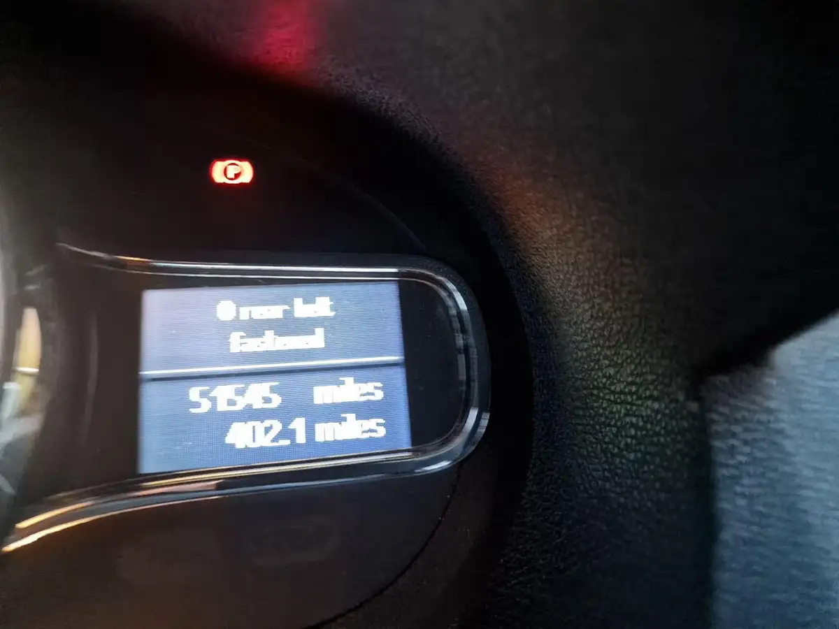 2015-renault-megane-15dci-dynamique-nav-energy-ss-sport-tourer-5d-big-25