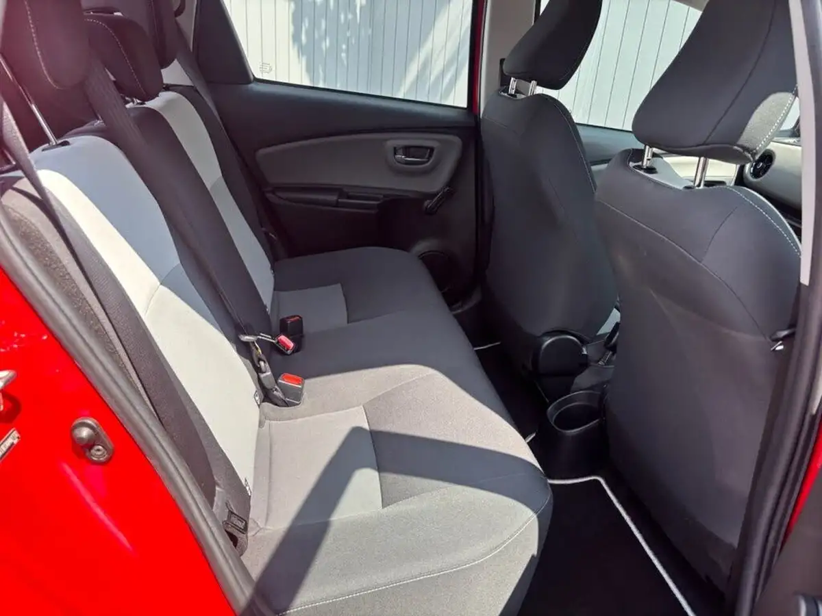 2017-toyota-yaris-15-vvt-i-icon-navi-big-25