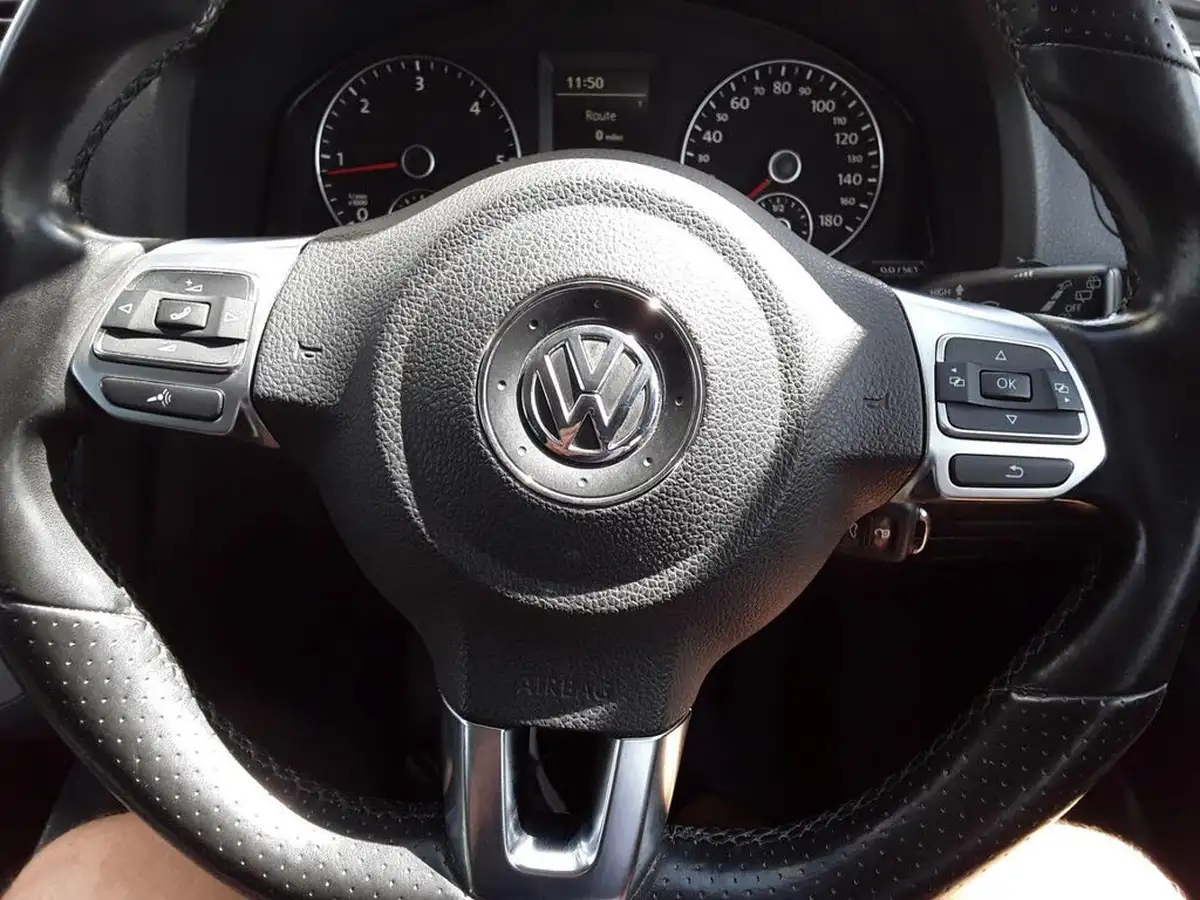2011-volkswagen-scirocco-20td-gt-170ps-cr-dsg-big-12