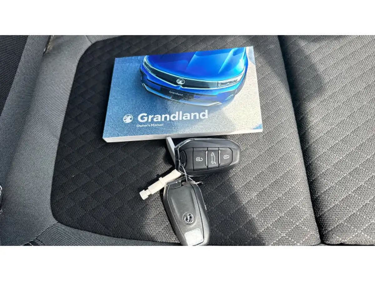 2022-vauxhall-grandland-12-elite-big-18