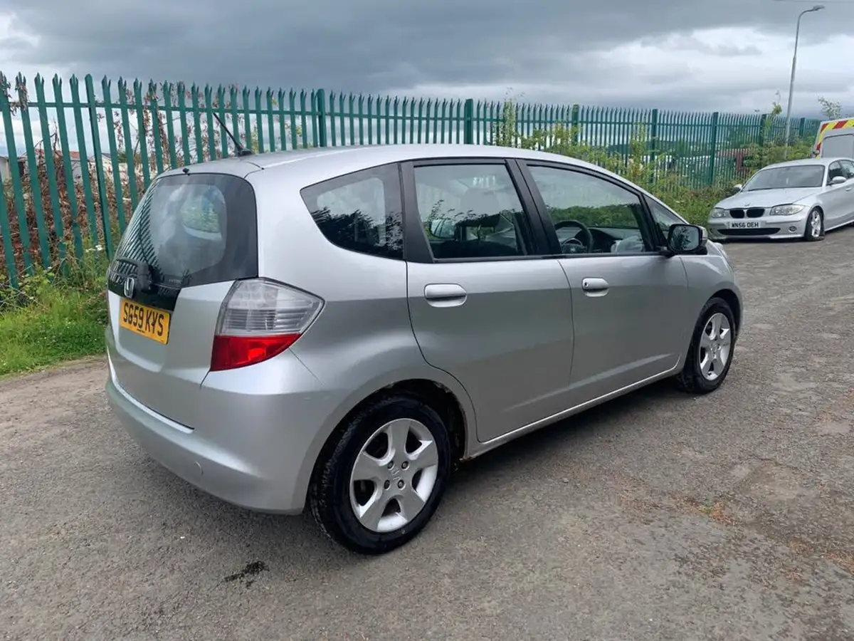 2009-honda-jazz-14-es-big-3