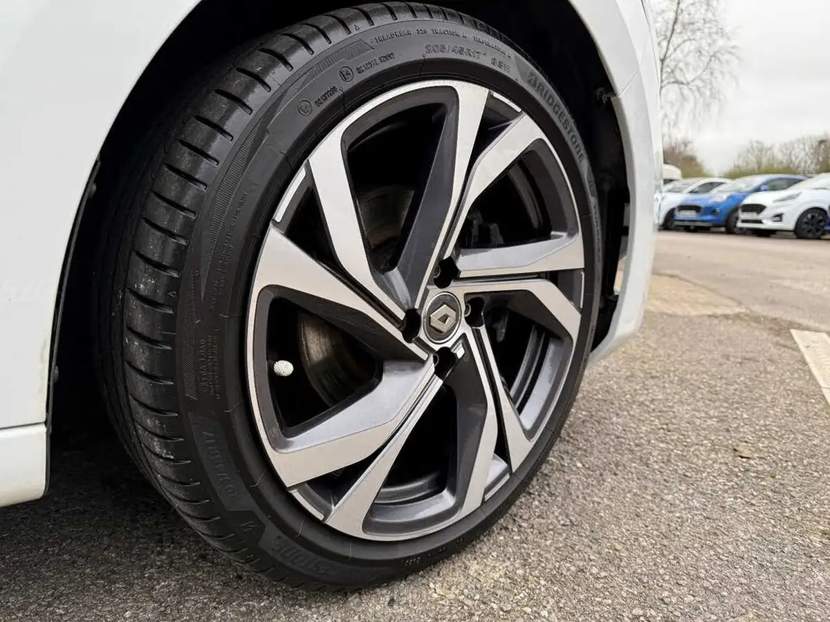 2019-renault-clio-13-tce-rs-line-big-10