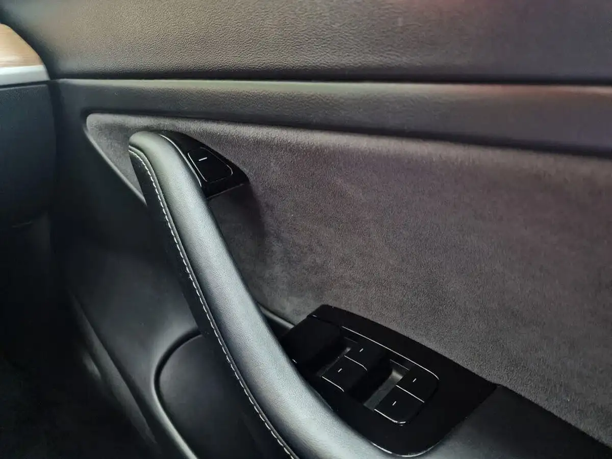 2020-tesla-model-3-e-long-range-big-45
