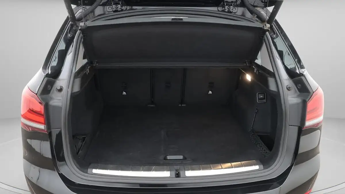 2021-bmw-x1-20-sdrive20i-xline-big-17