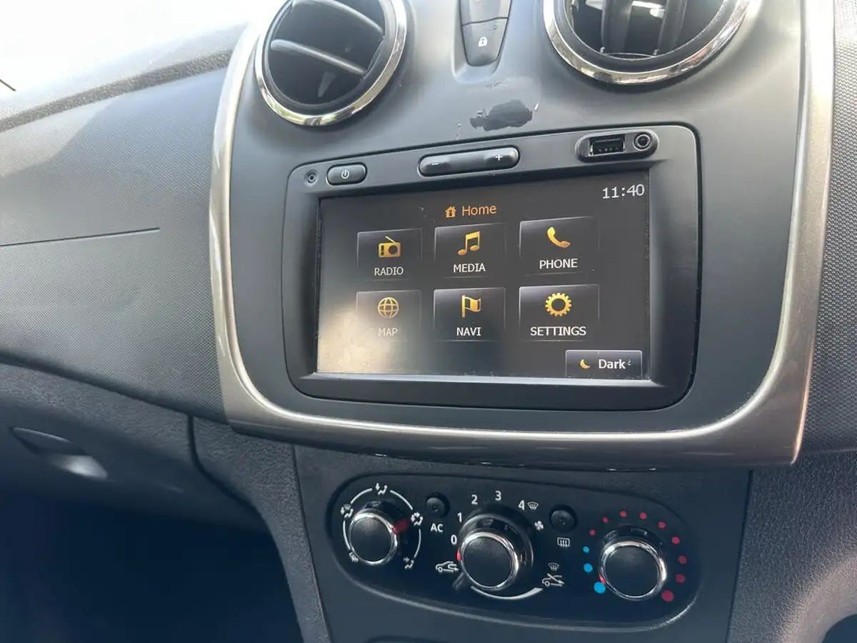 2014-dacia-sandero-stepway-15d-laureate-big-20