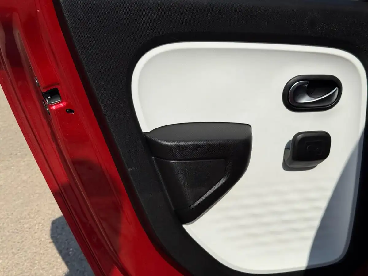2015-renault-twingo-10-sce-play-big-34