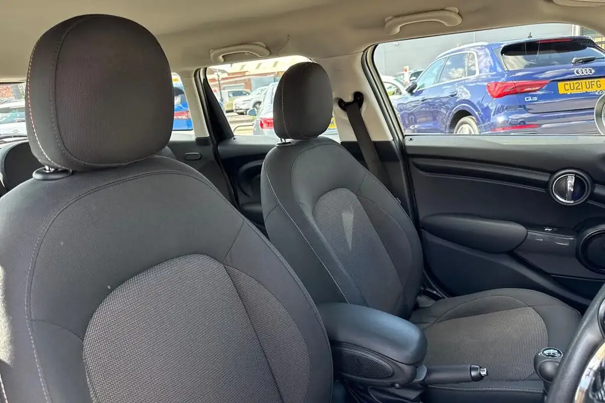 2019-mini-cooper-15-cooper-classic-hatchback-5d-big-23