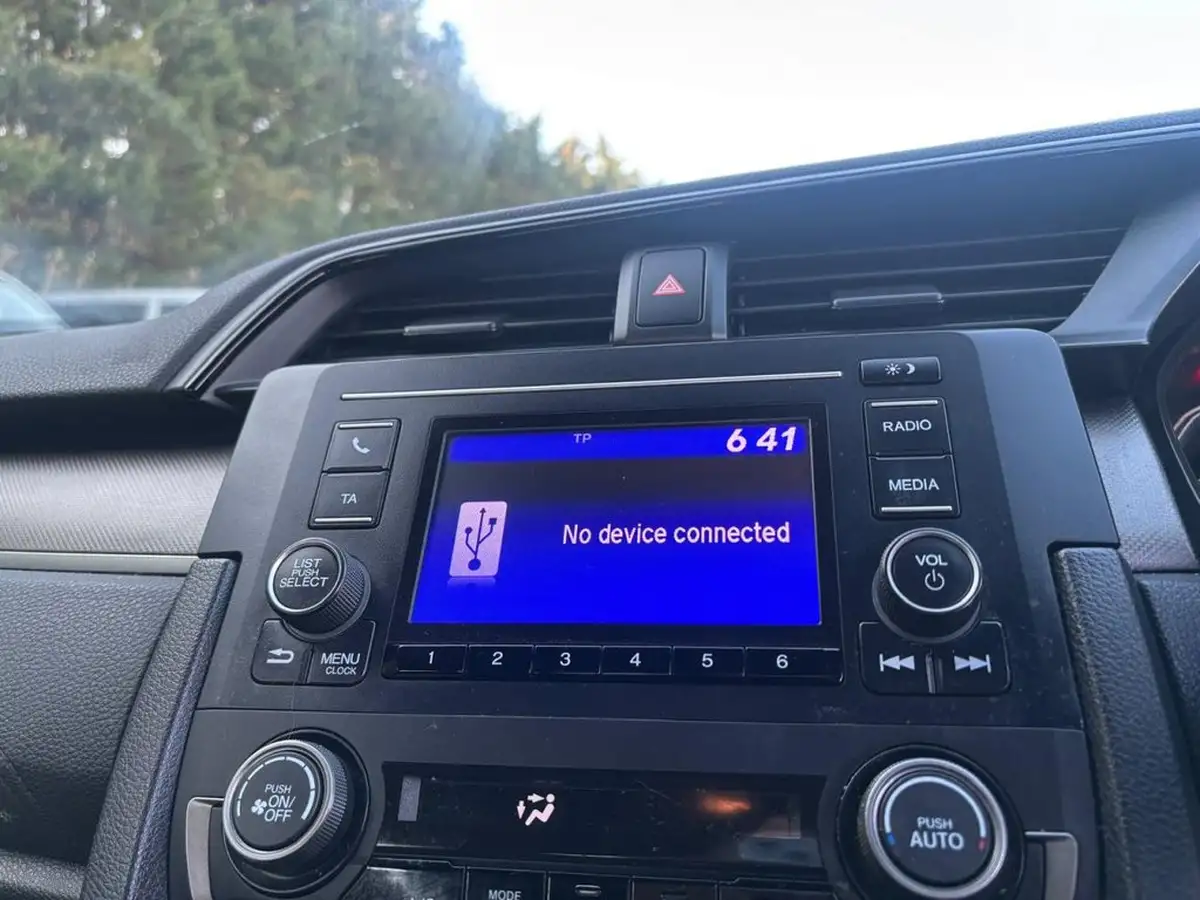2020-honda-civic-10-vtec-turbo-se-hatchback-5d-big-23