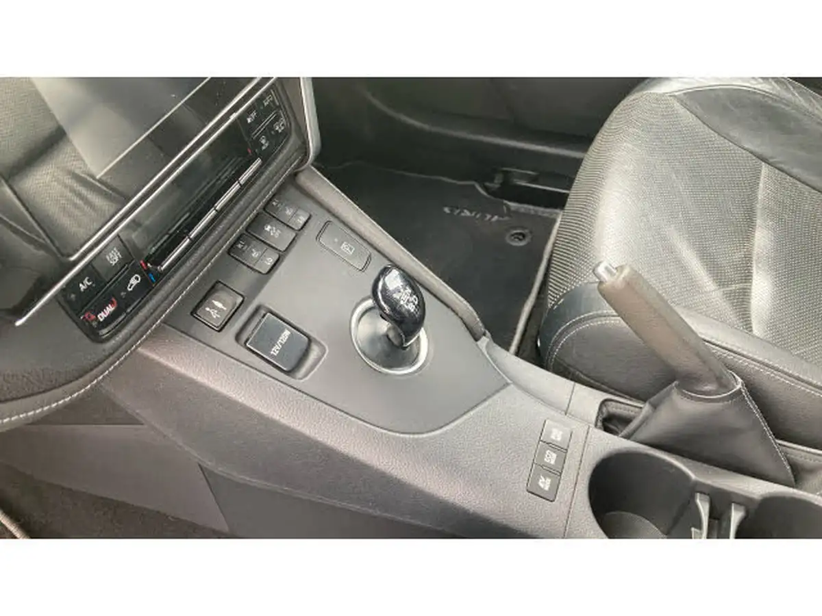 2018-toyota-auris-18-vvt-i-hsd-excel-hatchback-big-12