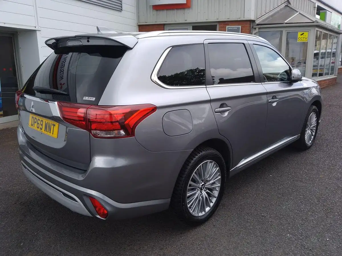 2019-mitsubishi-outlander-24-dynamic-phev-big-7