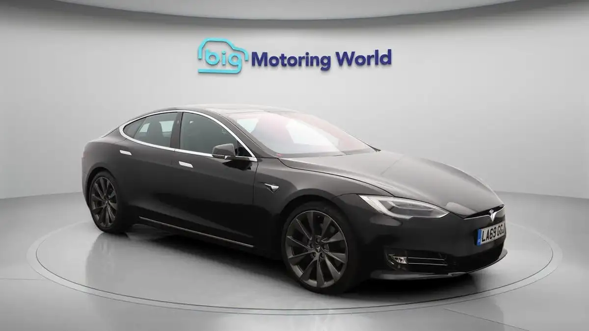2020-tesla-model-s-e-long-range-big-1
