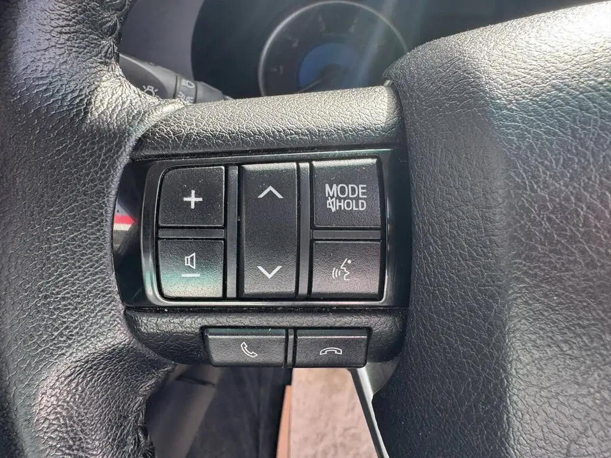 2020-toyota-hi-lux-24d-4d-invincible-150hpeu6dt-e-35t-auto-big-16
