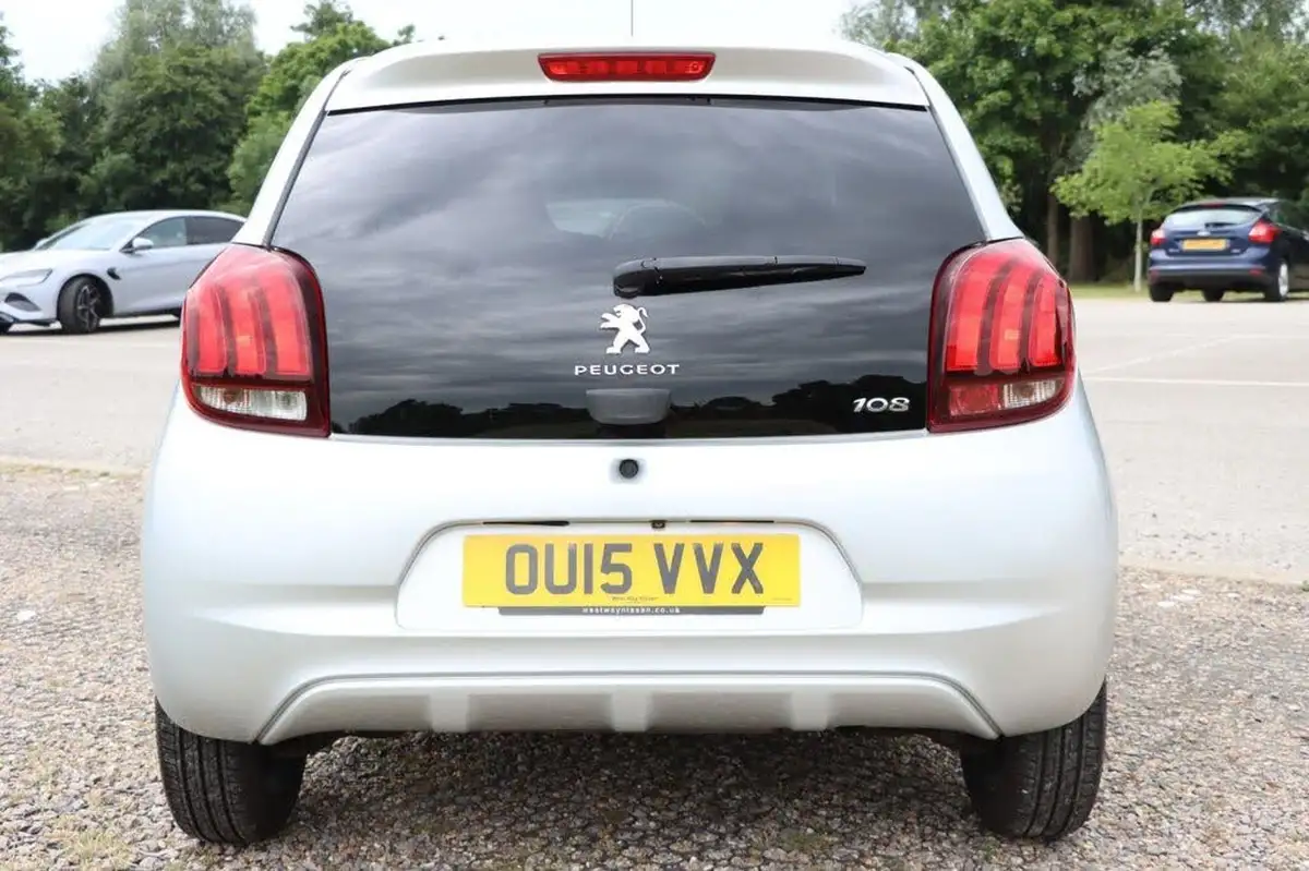 2015-peugeot-108-12-allure-vti-puretech-hatchback-5d-big-29