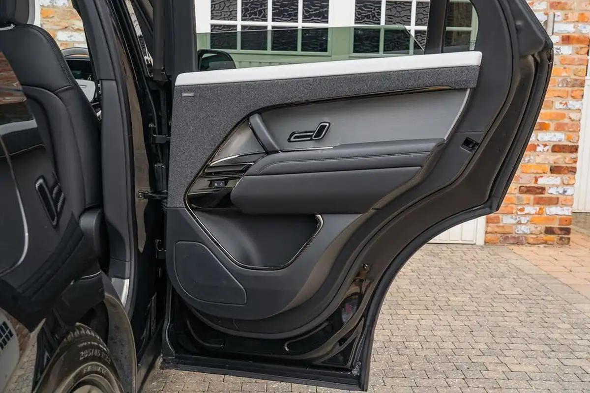 2024-land-rover-range-rover-sport-30-p460e-dynamic-se-big-36
