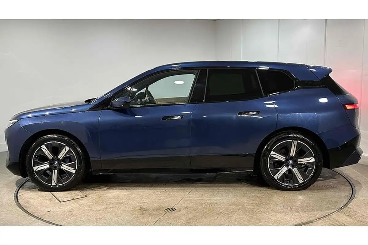2022-bmw-ix-e-xdrive-40-m-sport-big-6