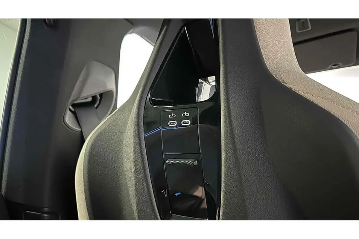 2022-bmw-ix-e-xdrive-40-m-sport-big-30