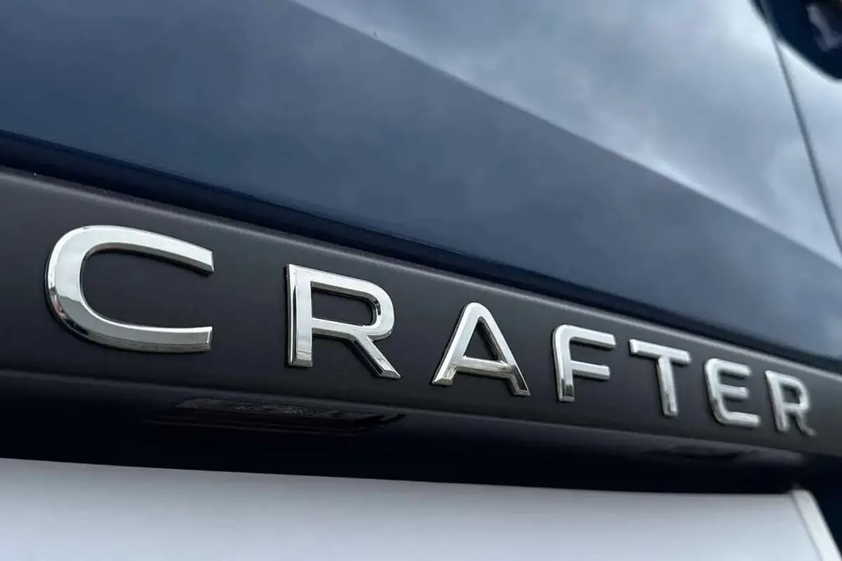 2025-volkswagen-crafter-20tdi-cr35-mwb-commerce-140pseu6d-panel-van-big-24