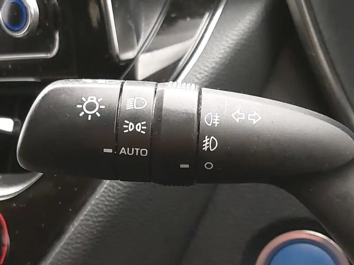 2021-toyota-corolla-18-vvt-i-trek-big-17