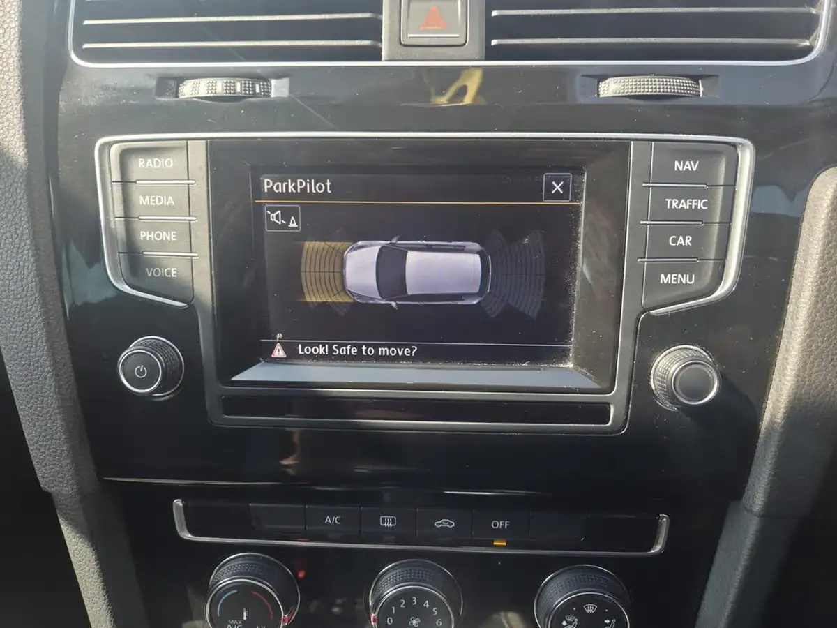 2013-volkswagen-golf-20tdi-gt-ss-hatchback-5d-big-14