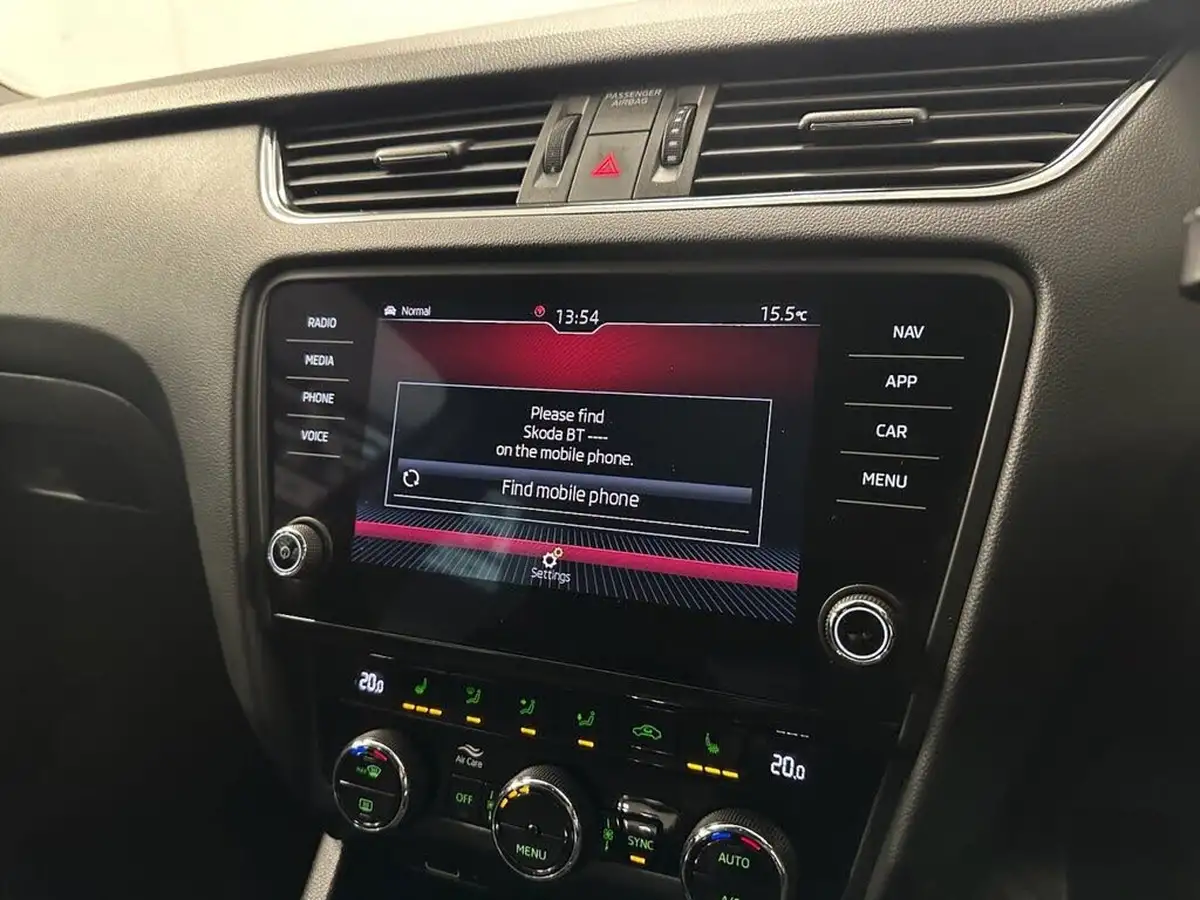 2019-skoda-octavia-20-tsi-vrs-challenge-hatchback-dsg-big-25