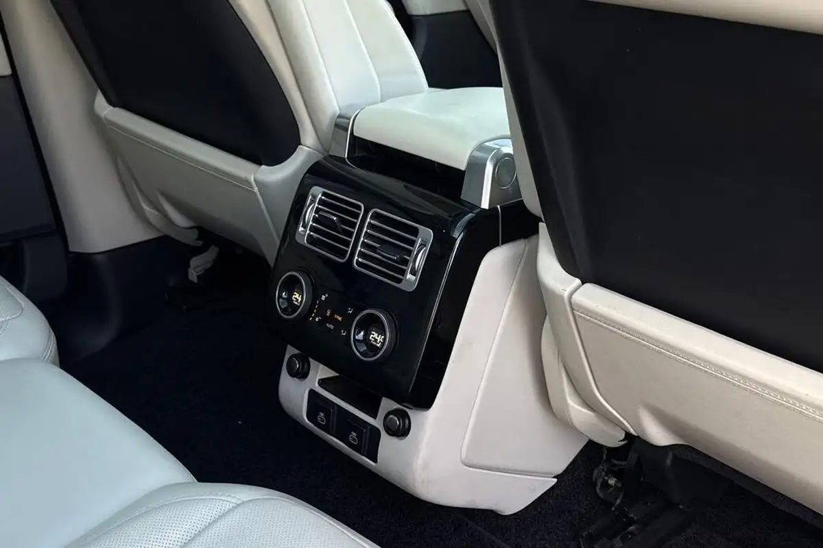 2021-land-rover-range-rover-30-p400-vogue-se-big-38