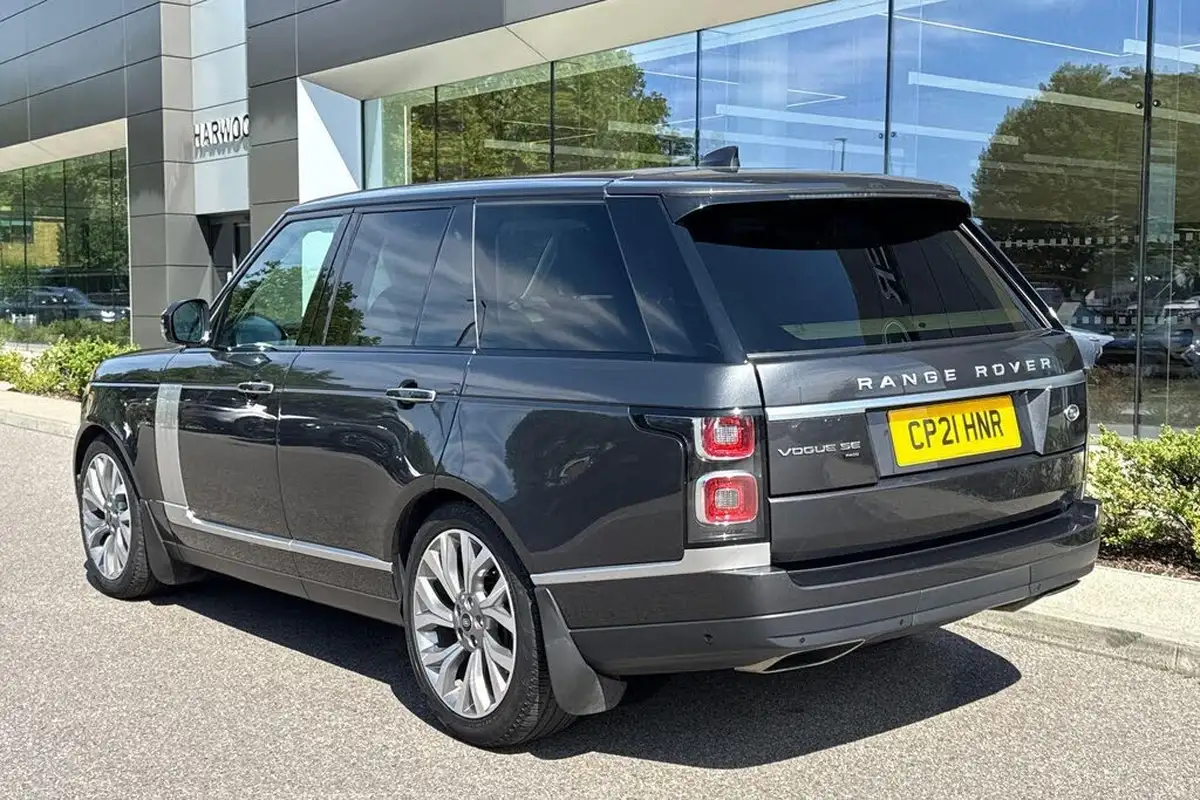 2021-land-rover-range-rover-30-p400-vogue-se-big-14