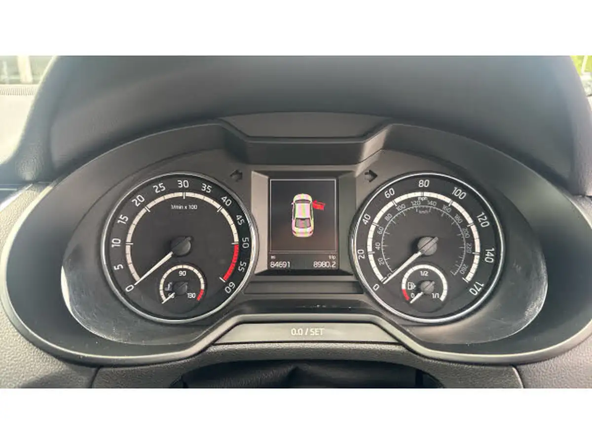 2016-skoda-octavia-20tdi-vrs-hatchback-dsg-big-17