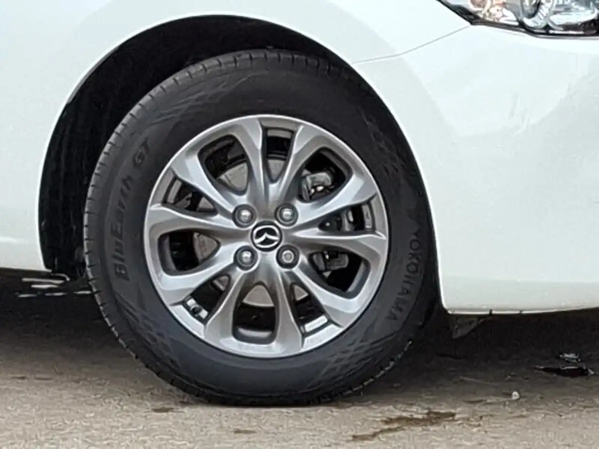 2024-mazda-mazda2-15-skyactiv-g-centre-line-big-8
