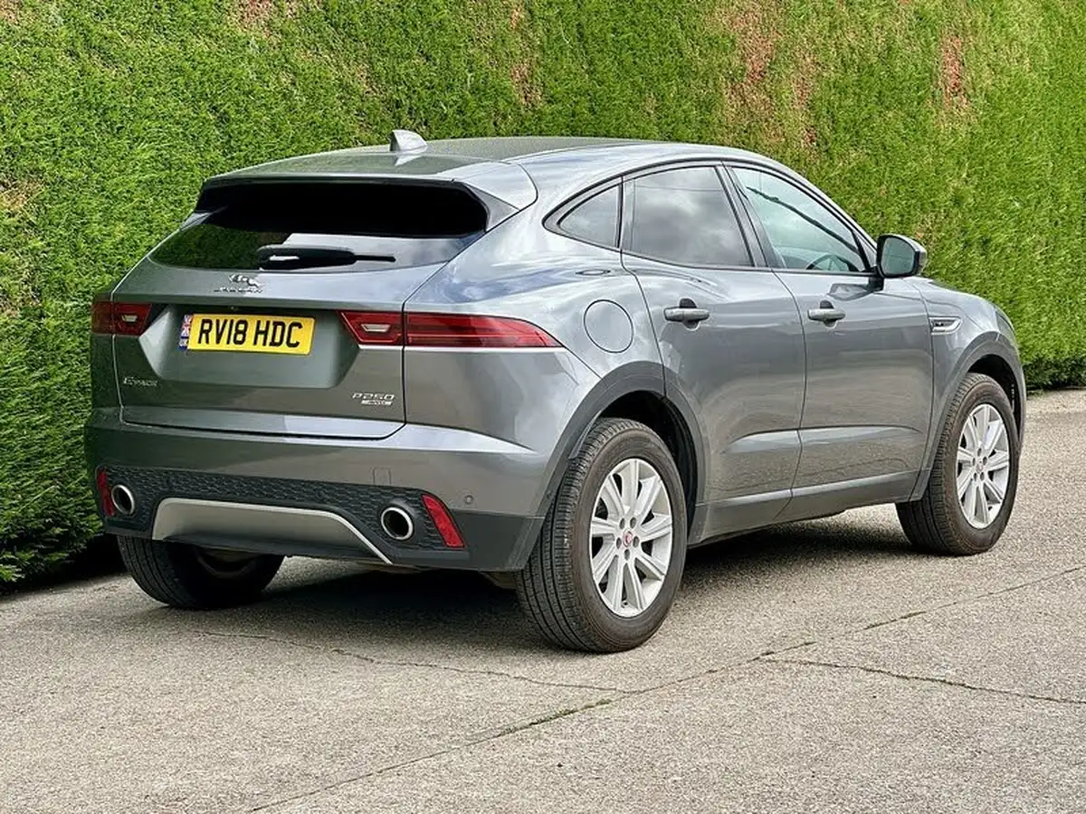 2018-jaguar-e-pace-20-i4-s-ss-big-9