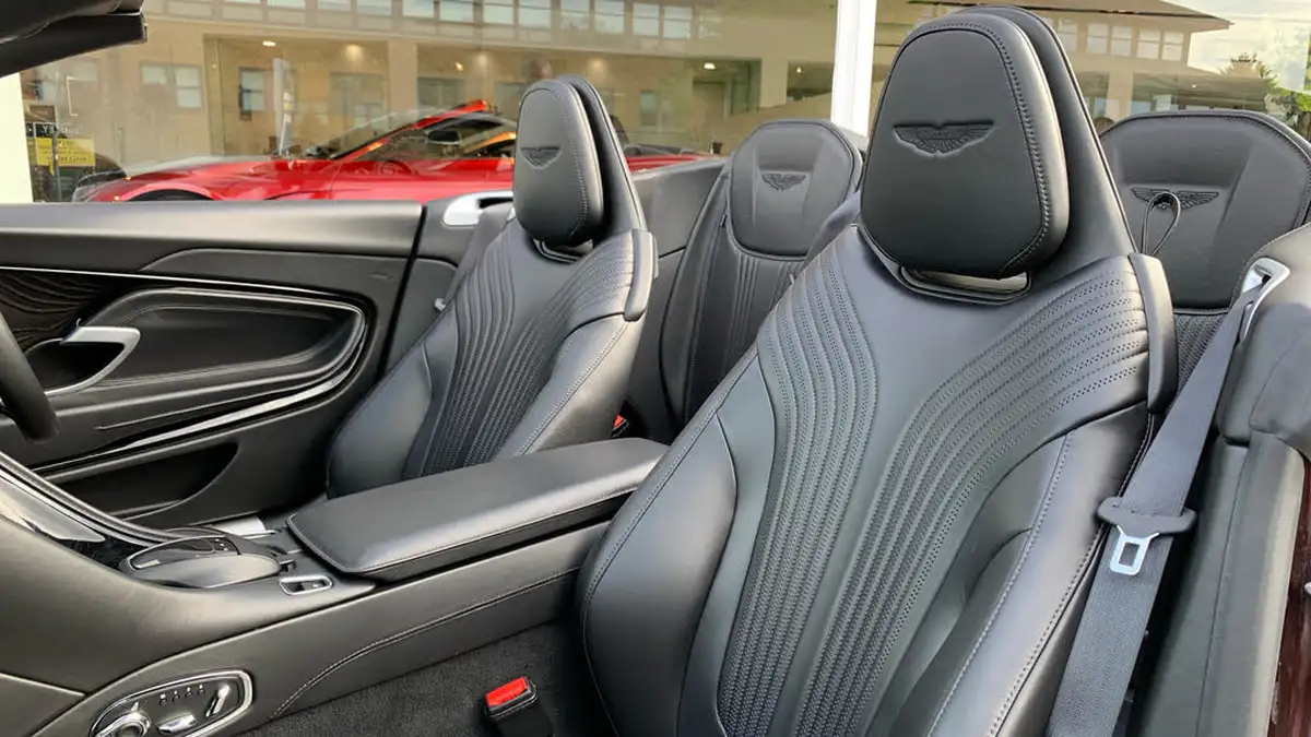 2019-aston-martin-db11-40-v8-big-15