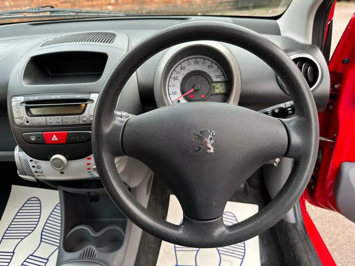2009-peugeot-107-10-urban-3d-2-tronic-big-18