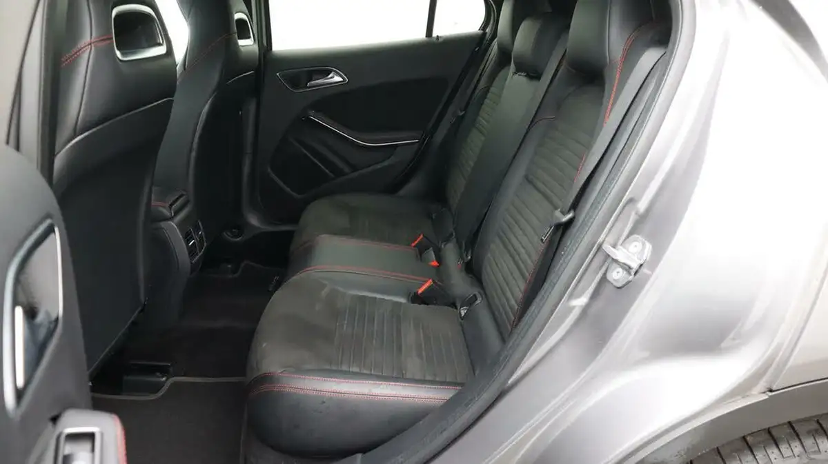 2020-mercedes-benz-gla-class-16-gla-180-amg-line-edition-7g-dct-big-16