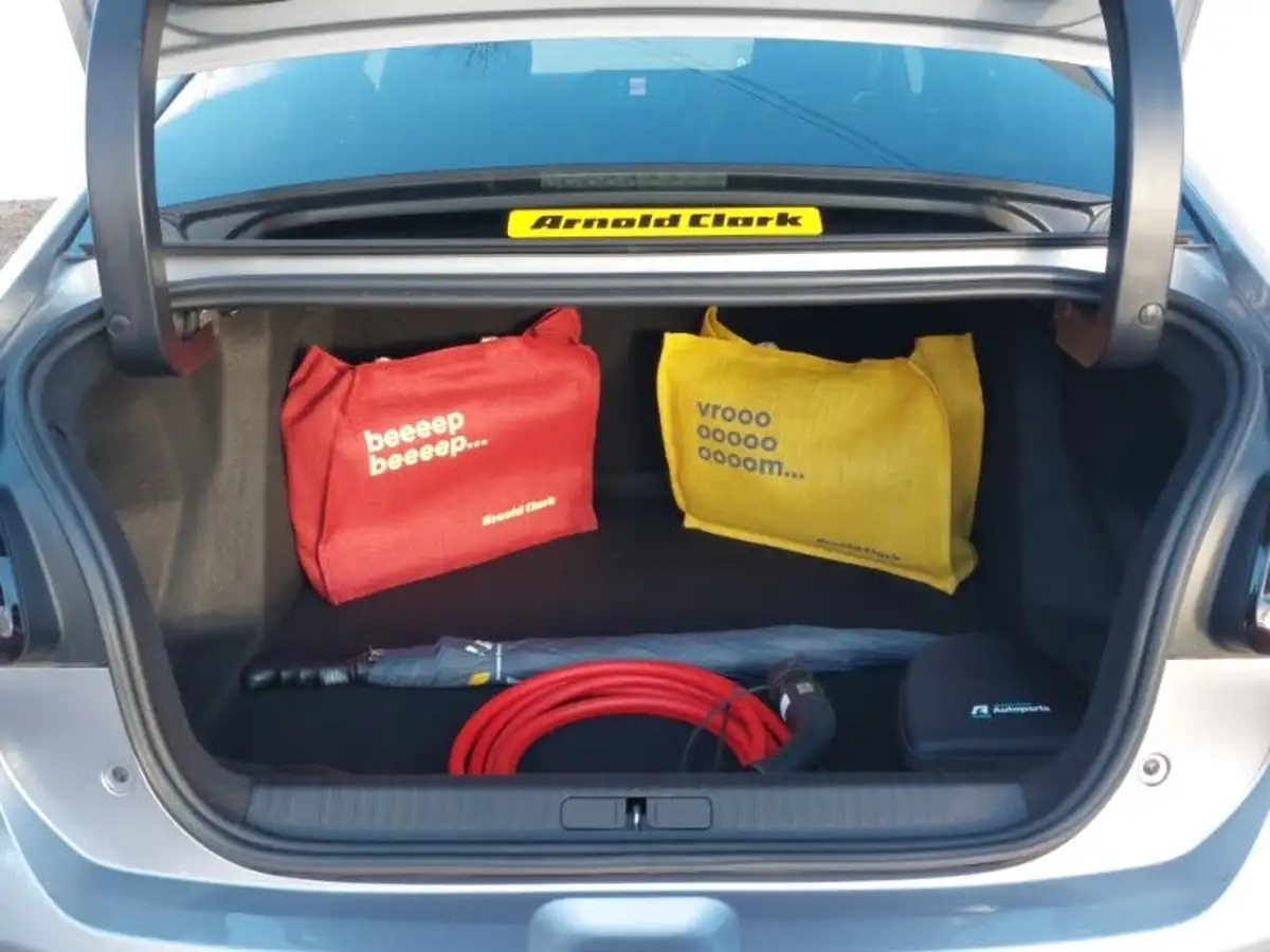 2023-citroen-c4-x-e-shine-big-7