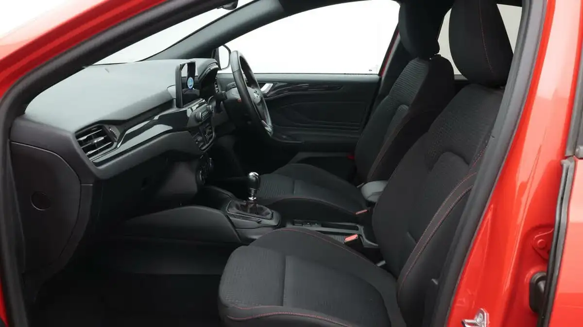 2019-ford-focus-10t-st-line-hatchback-big-14