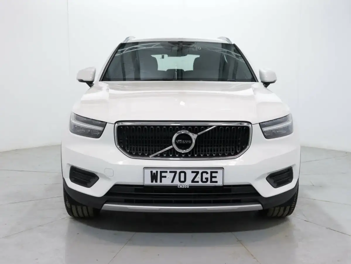 2020-volvo-xc40-15-t3-momentum-big-1