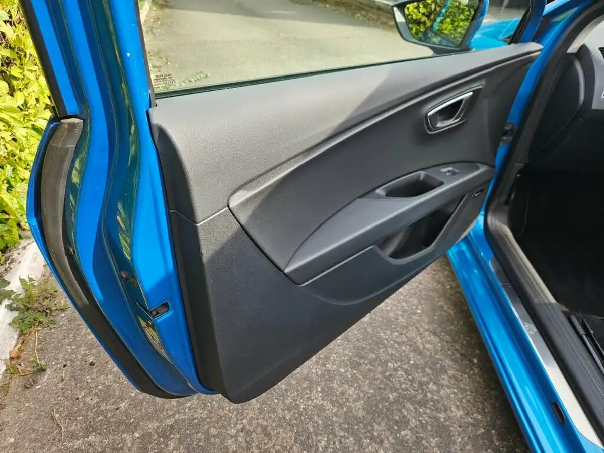 2015-seat-leon-18-fr-tech-pack-sportcoupe-3d-big-25