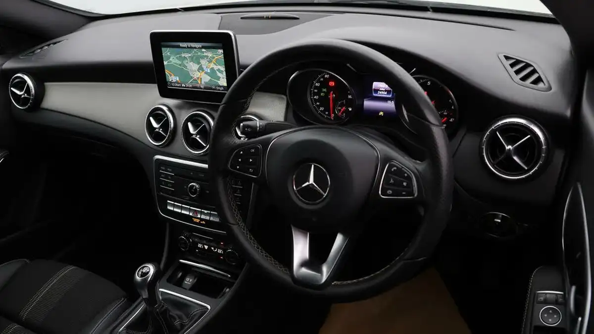 2017-mercedes-benz-cla-16-cla-180-sport-coupe-4d-big-8