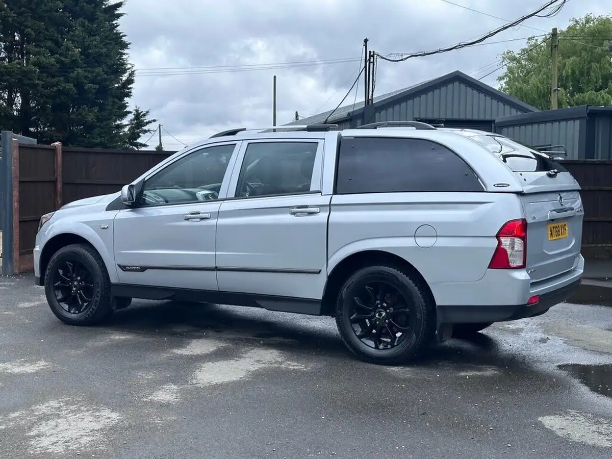 2018-kgm-ssangyong-musso-22td-ex-178ps-auto-big-9