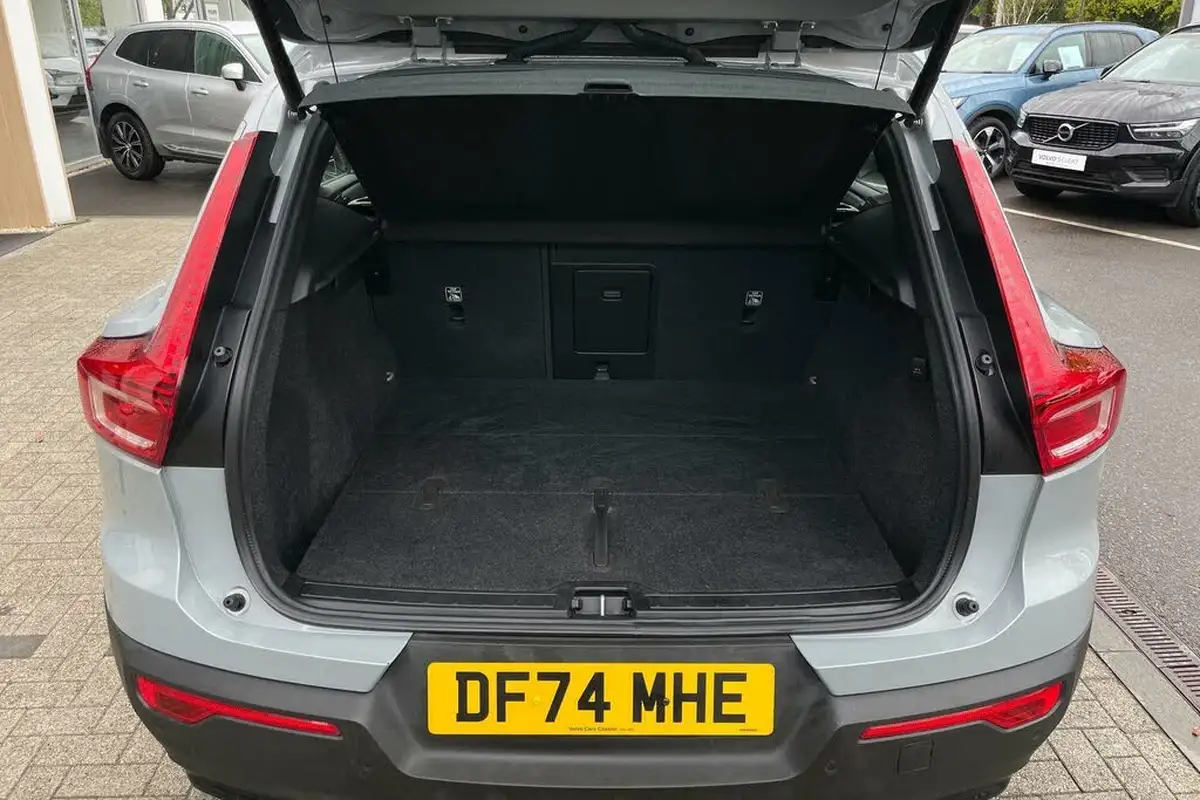 2024-volvo-xc40-20-b4-plus-big-18