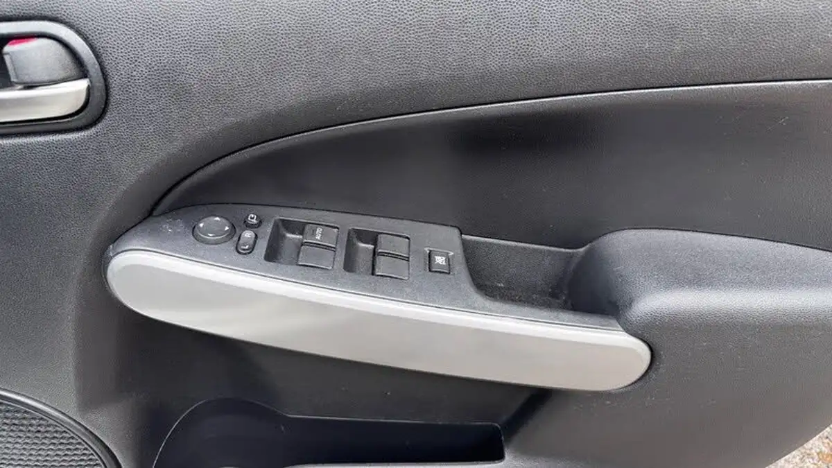 2013-mazda-mazda2-13-venture-big-14