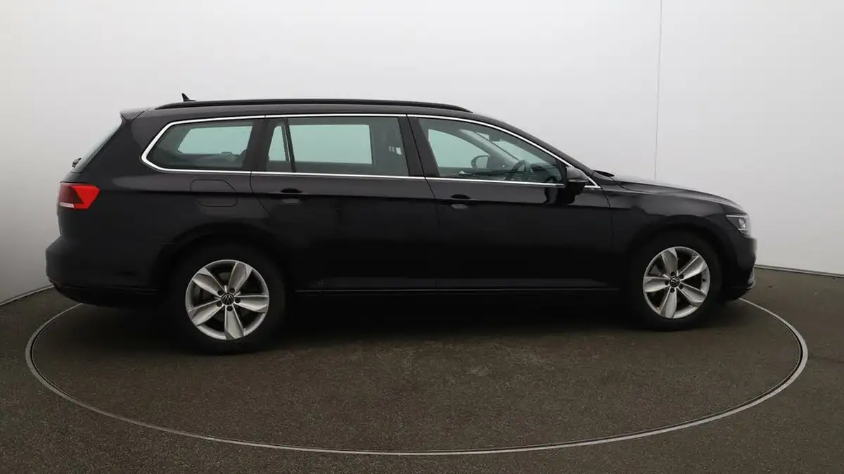 2022-volkswagen-passat-20tdi-se-nav-150ps-estate-5d-dsg-big-8
