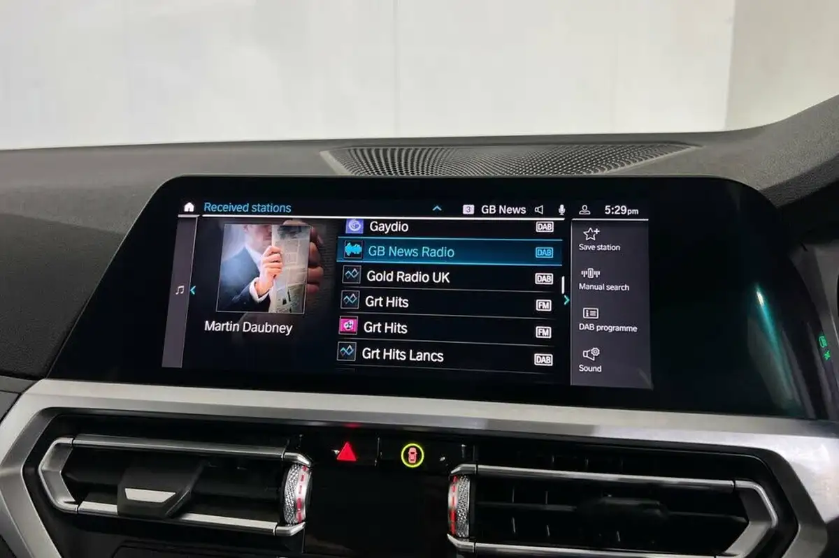 2020-bmw-3-series-20-330e-se-pro-saloon-4d-big-26