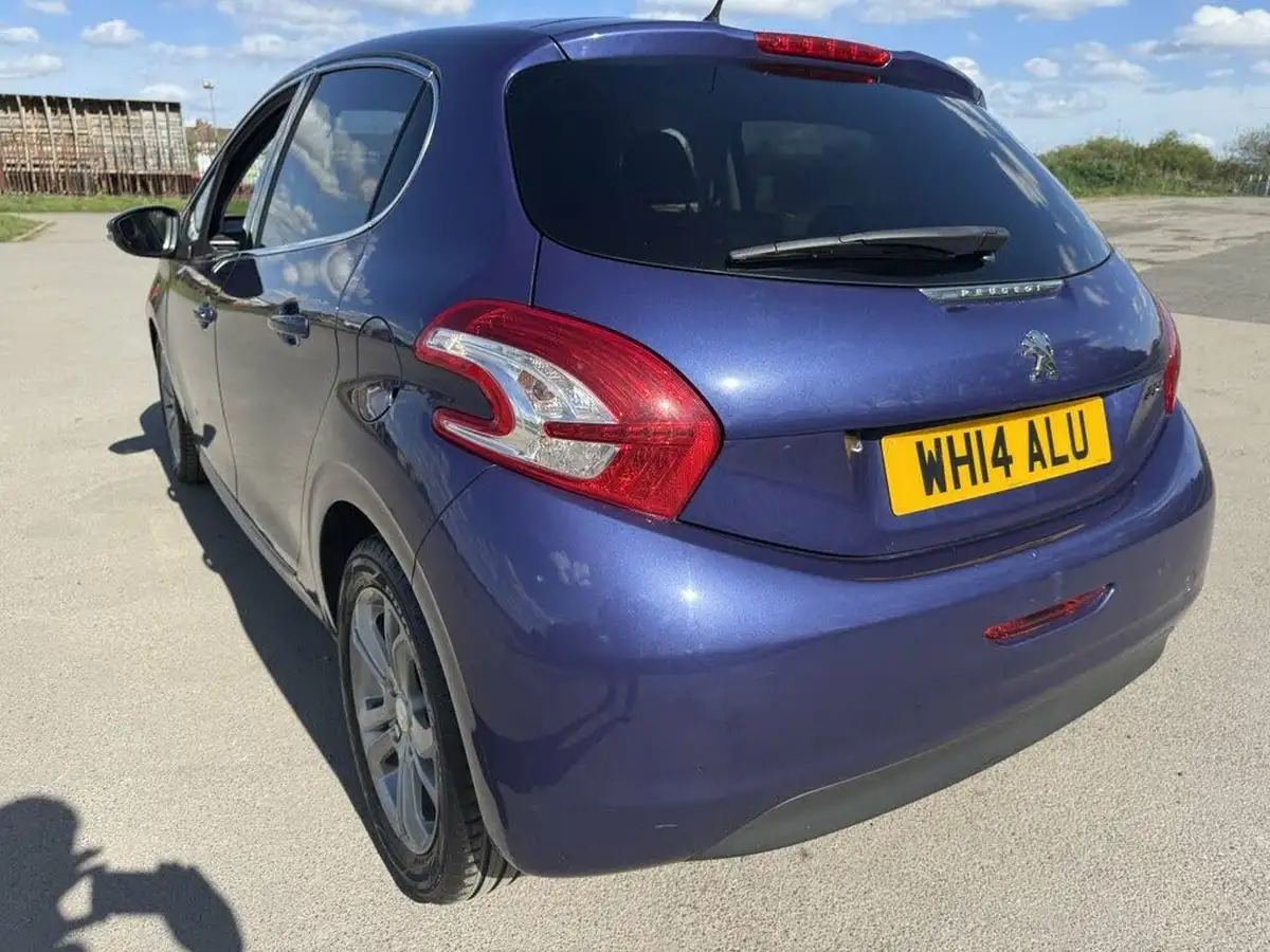 2014-peugeot-208-16-allure-5d-auto-big-33