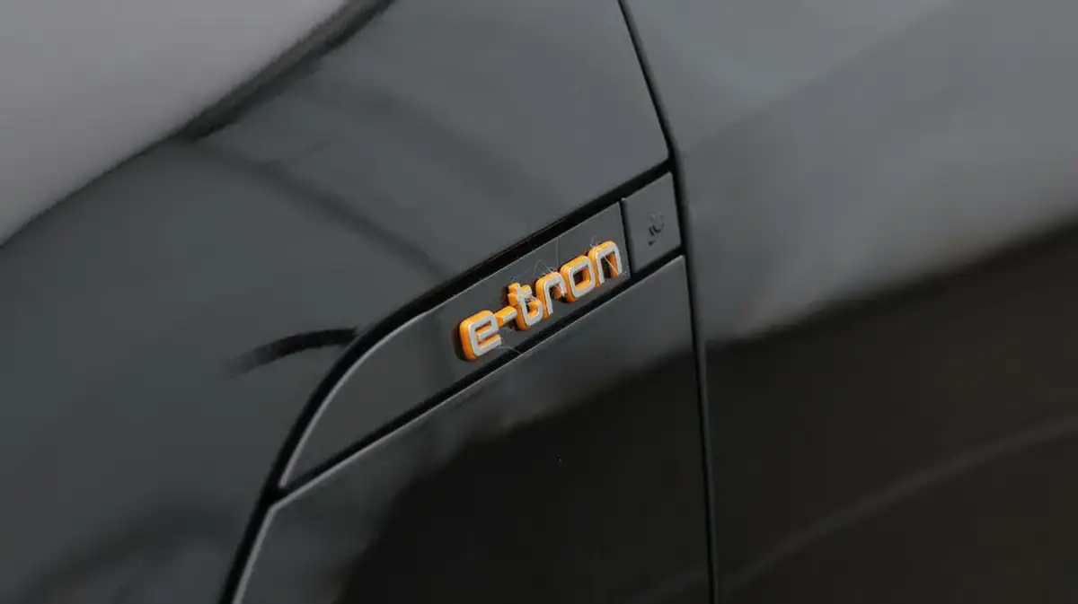 2022-audi-e-tron-55e-black-edition-sportback-big-20