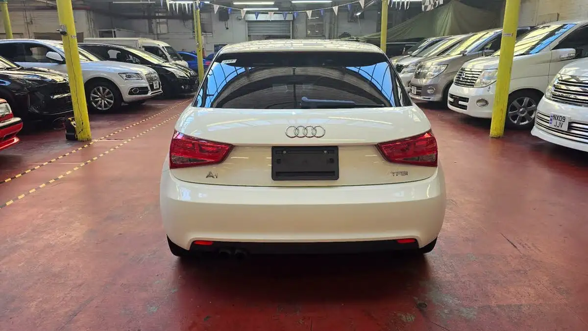 2013-audi-a1-big-34
