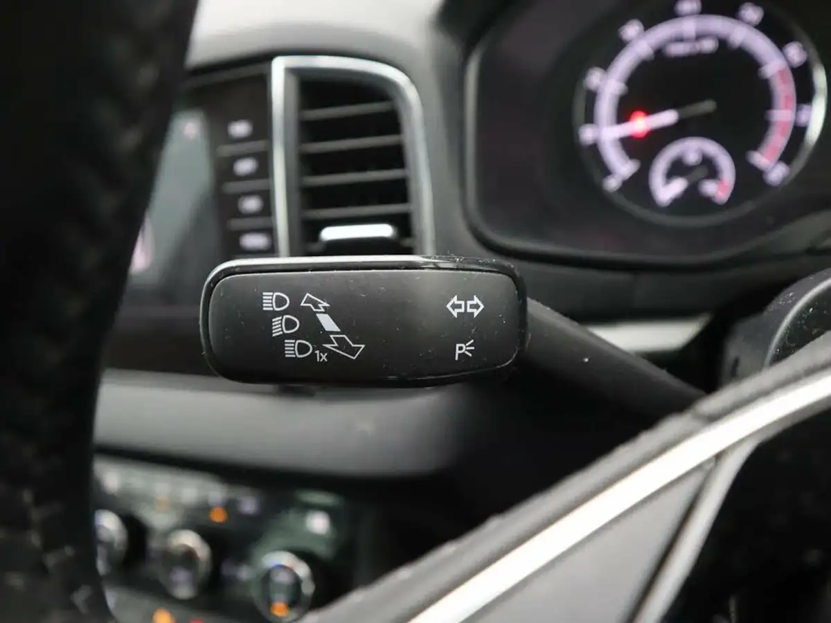 2022-skoda-karoq-15-tsi-se-technology-big-21