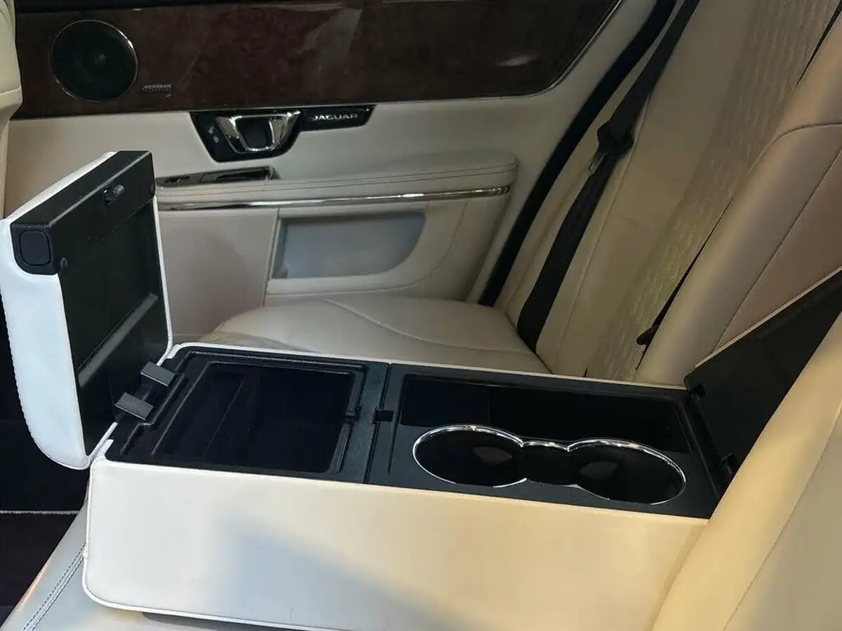 2019-jaguar-xj-series-30td-xj-portfolio-lwb-big-45